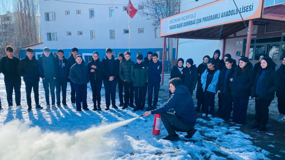 Öğrencilerimizi bilinçlendirmek amacıyla yangın ve deprem tatbikatlarımızı gerçekleştirdik.