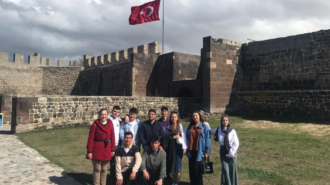 Sınav dönemindeki öğrencilerimize yönelik Erzurum gezisi düzenledik.